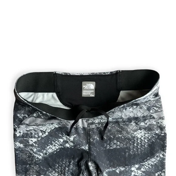 The North Face Motus II Capri Compression Tight Reptile Asphalt Gray, Medium - Picture 4 of 12